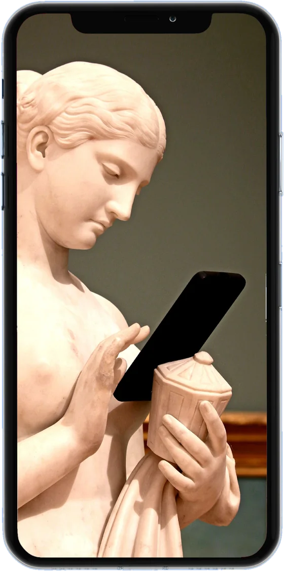 Estatua clásica mirando un celular, en la pantalla de un teléfono